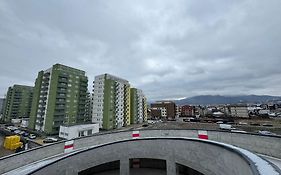 Luxury Apartments Near Coresi Mall By Glam - Parking Option